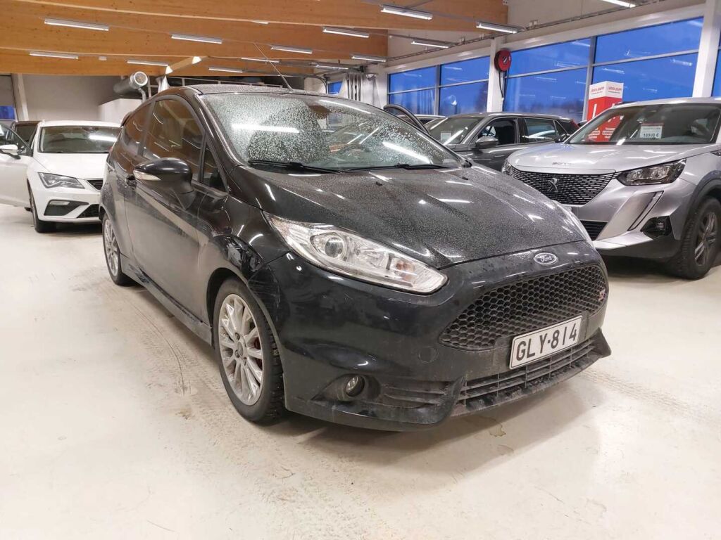 Ford Fiesta 2016 Musta