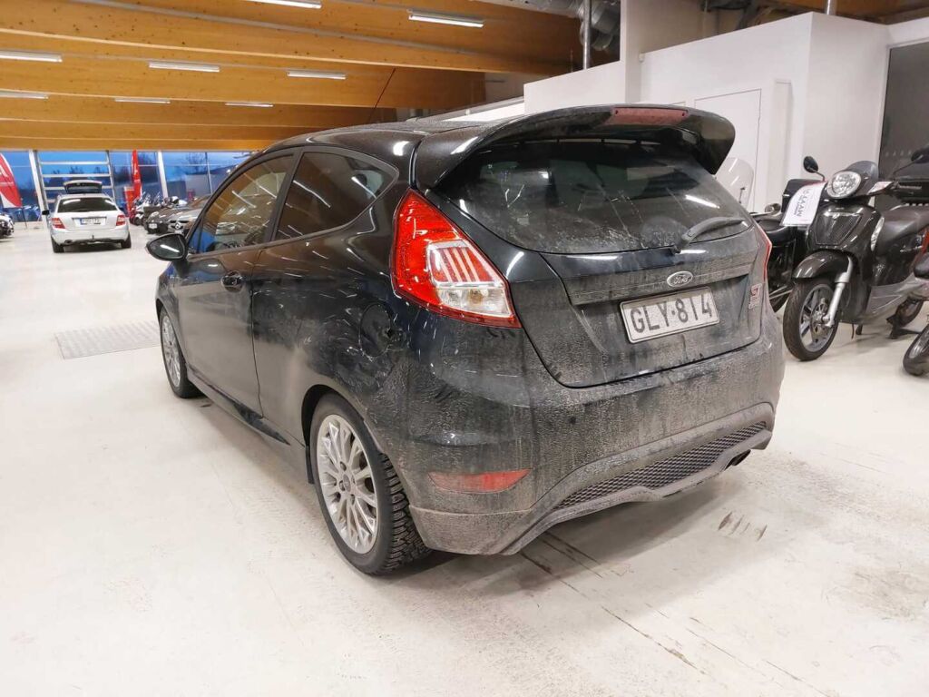 Ford Fiesta 2016 Musta