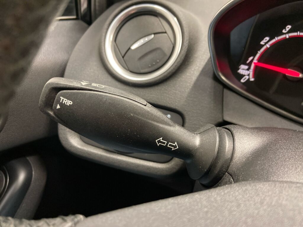 Ford Fiesta 2016 Musta