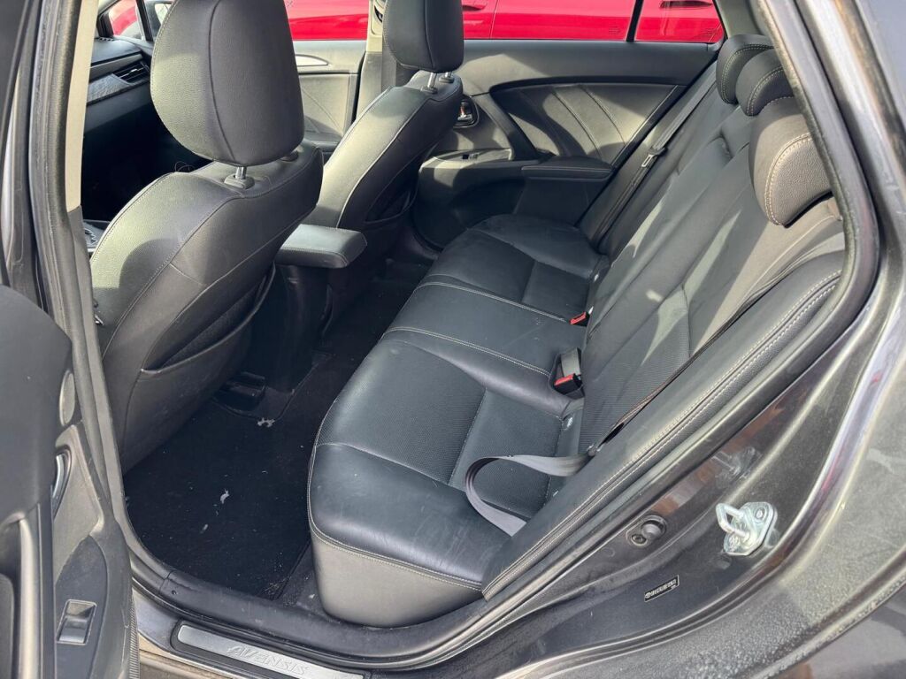 Toyota Avensis 2016 Harmaa