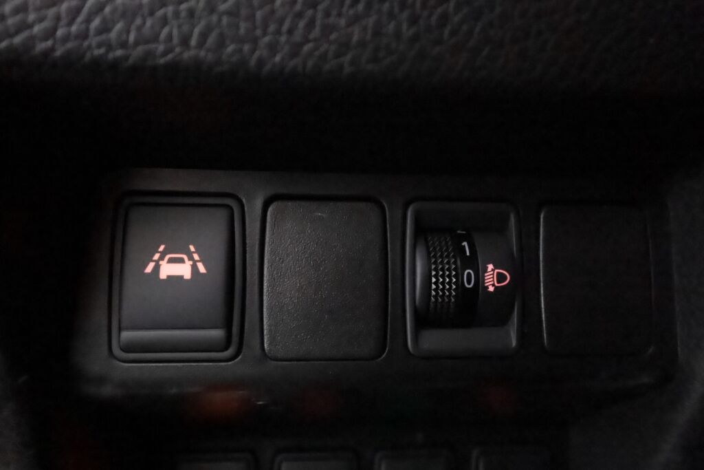 Nissan Qashqai 2016 Punainen