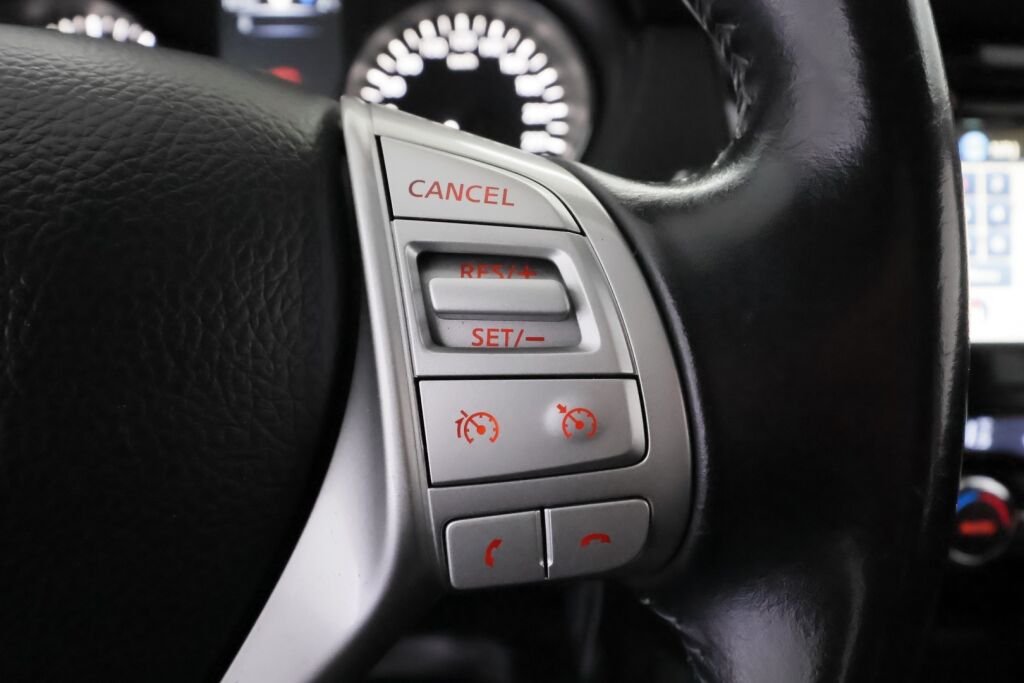 Nissan Qashqai 2016 Punainen