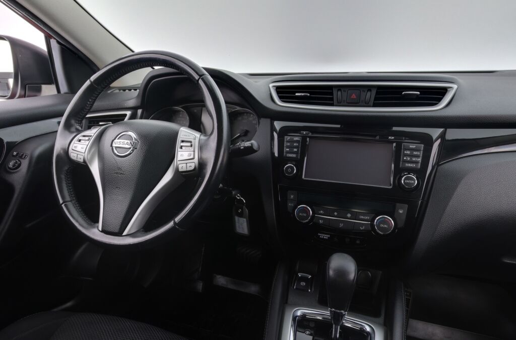 Nissan Qashqai 2016 Punainen