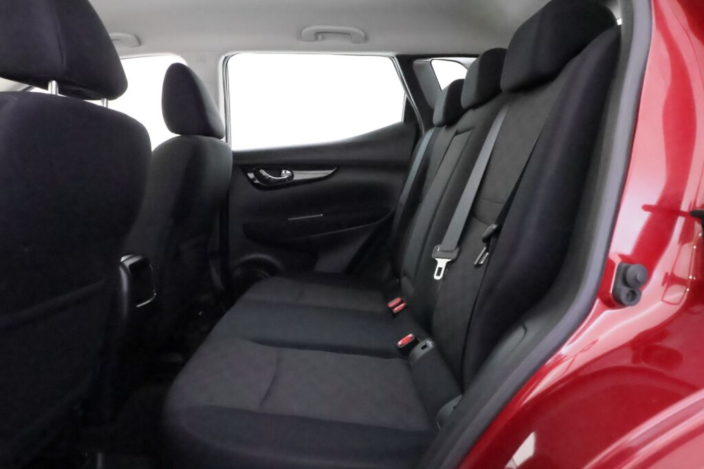 Nissan Qashqai 2016 Punainen