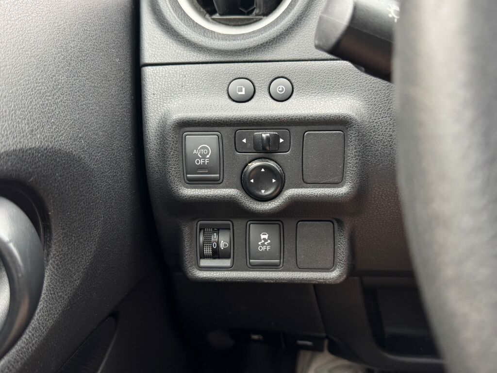 Nissan Note 2016 Musta