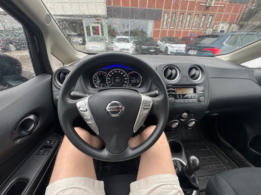 Nissan Note 2016 Musta