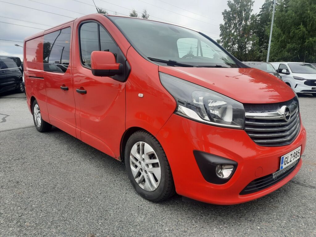 Opel Vivaro 2016 Punainen