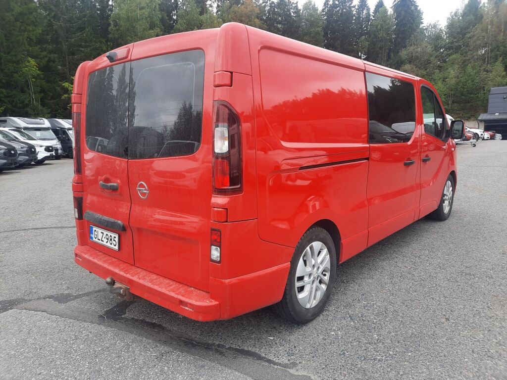 Opel Vivaro 2016 Punainen