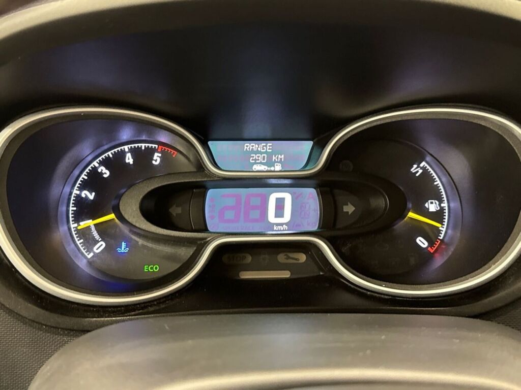 Opel Vivaro 2016 Punainen