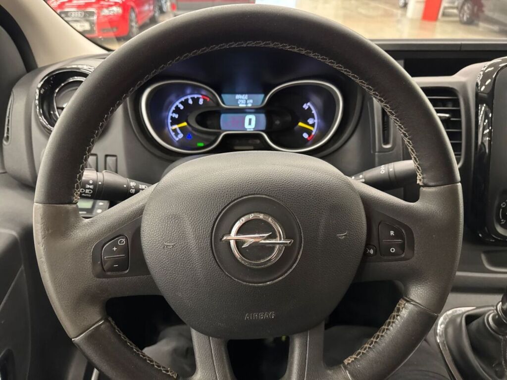 Opel Vivaro 2016 Punainen
