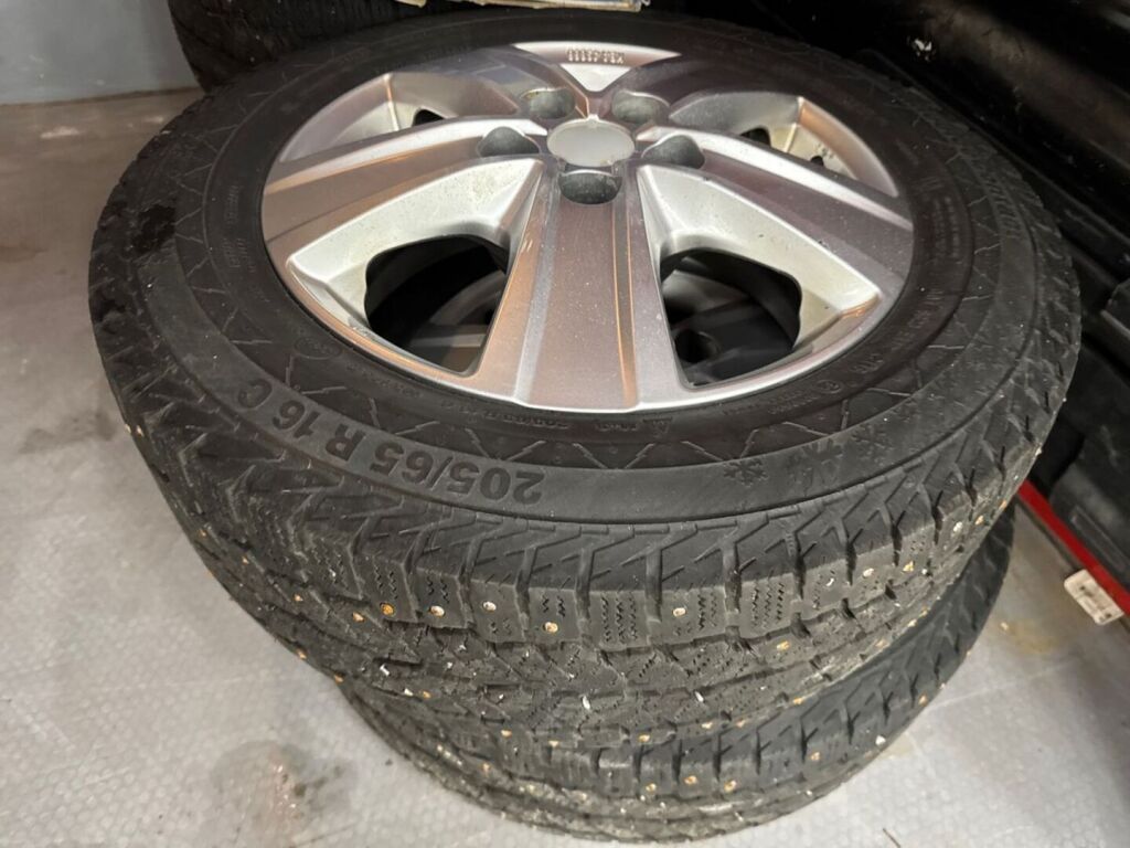 Opel Vivaro 2016 Punainen