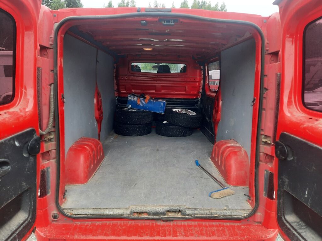 Opel Vivaro 2016 Punainen