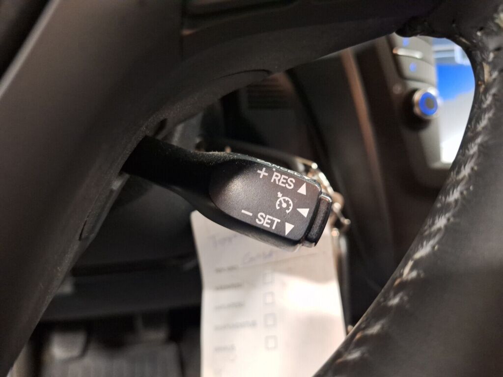 Toyota Avensis 2016 Harmaa