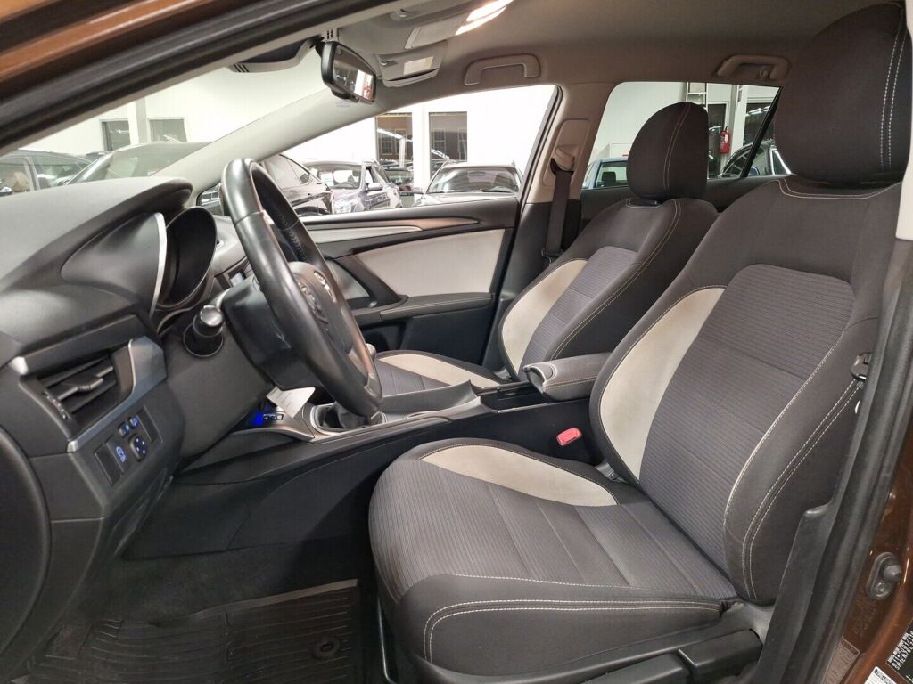 Toyota Avensis 2016 Harmaa