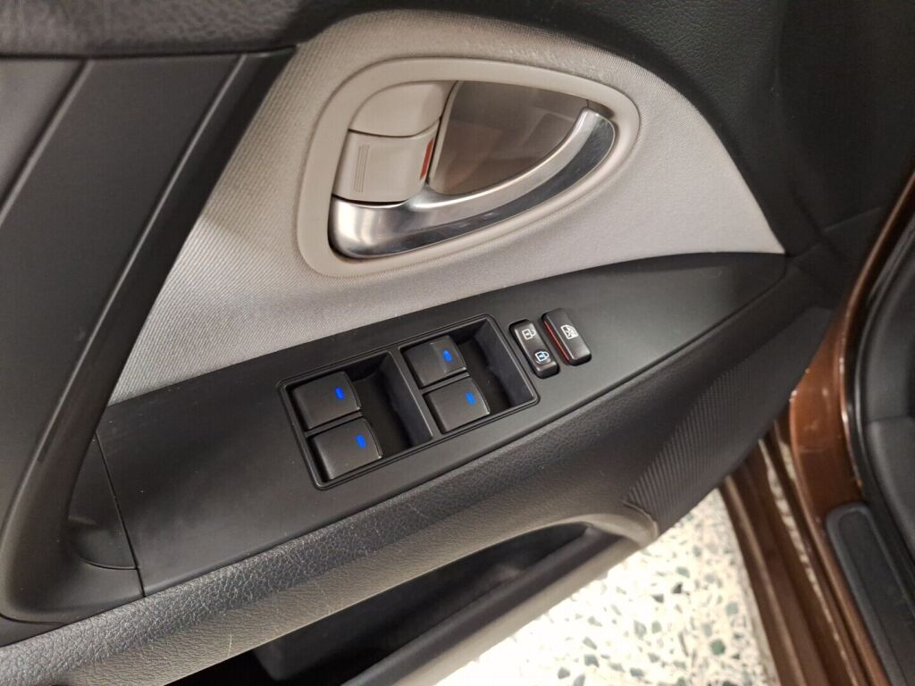 Toyota Avensis 2016 Harmaa