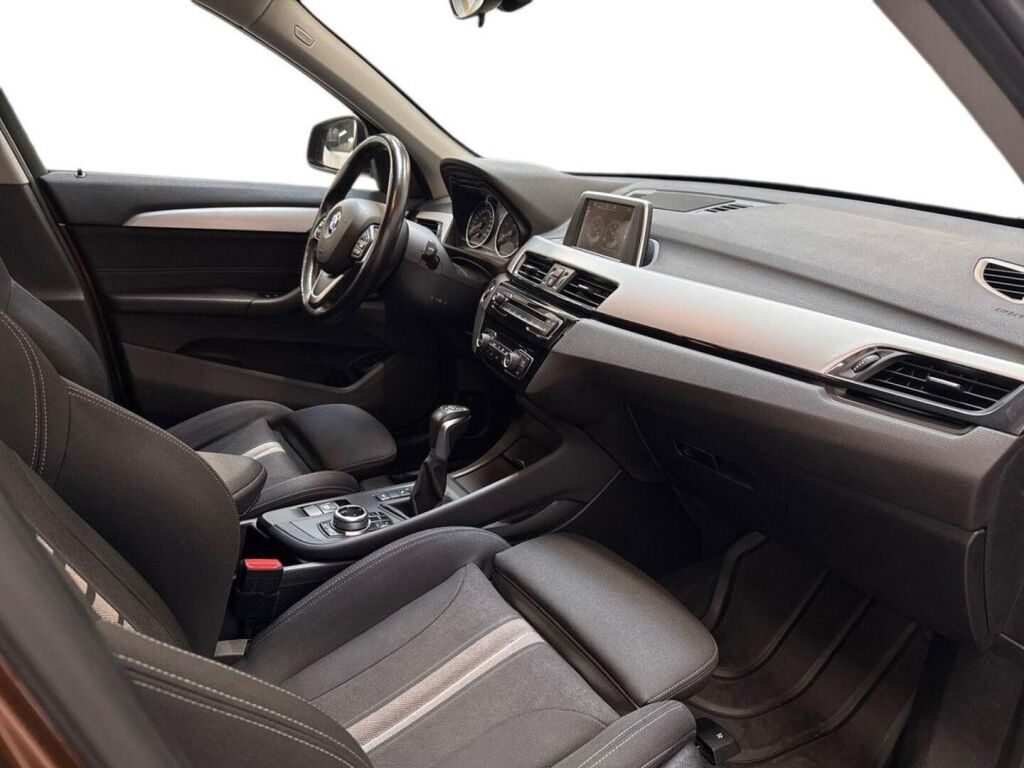 BMW X1 2016 Ruskea (beige)
