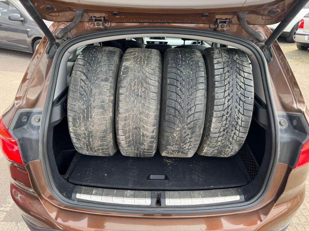 BMW X1 2016 Ruskea (beige)