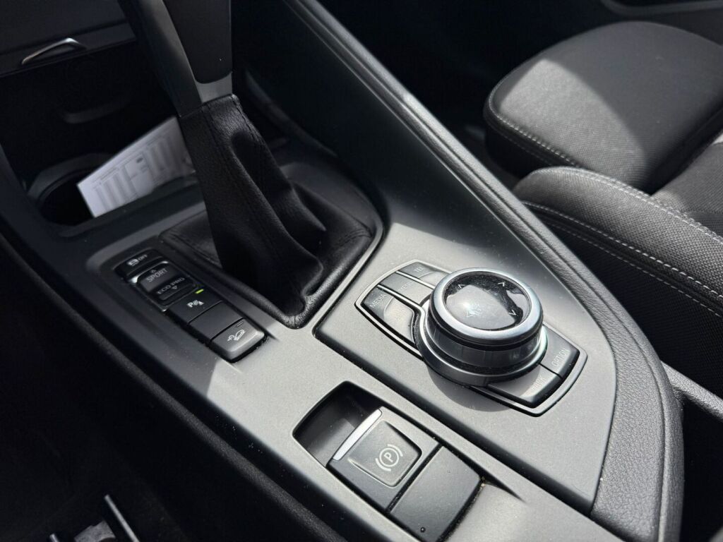BMW X1 2016 Ruskea (beige)