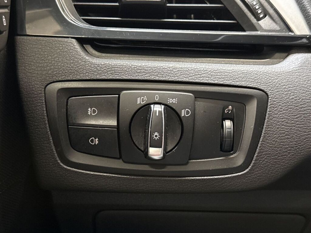 BMW X1 2016 Ruskea (beige)