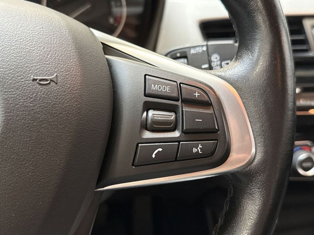 BMW X1 2016 Ruskea (beige)