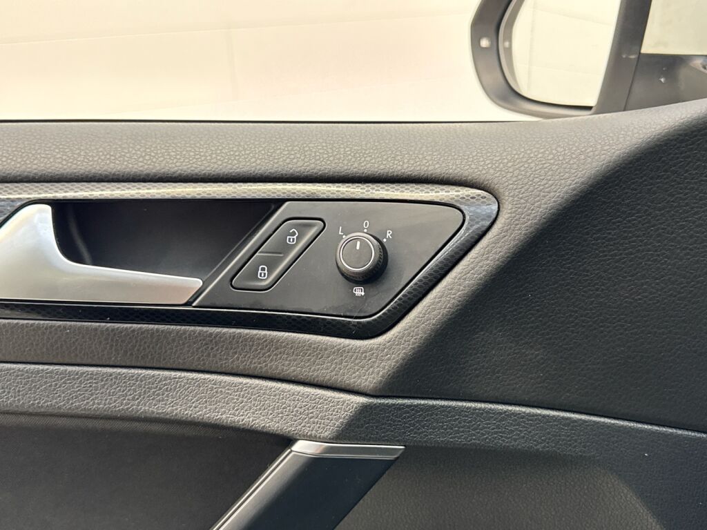 Volkswagen Golf 2016 Valkoinen