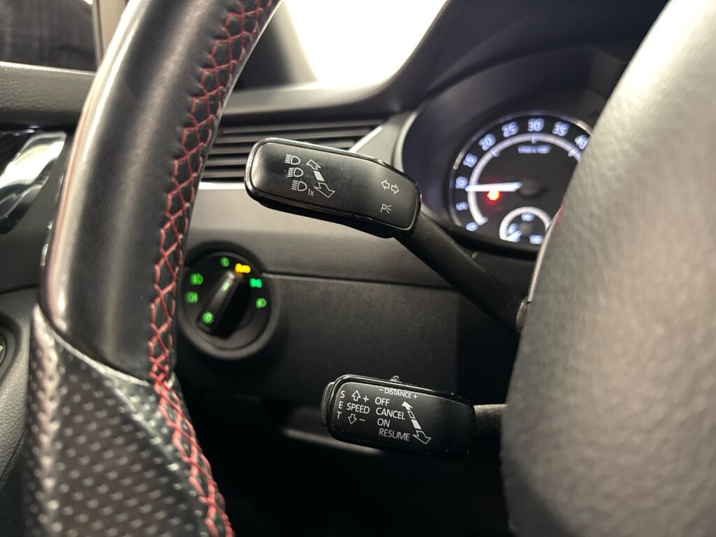 Skoda Octavia 2016 Valkoinen