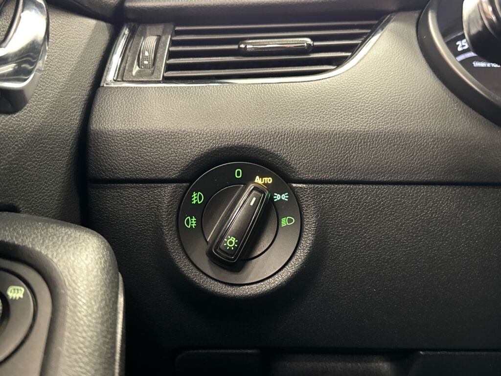 Skoda Octavia 2016 Valkoinen