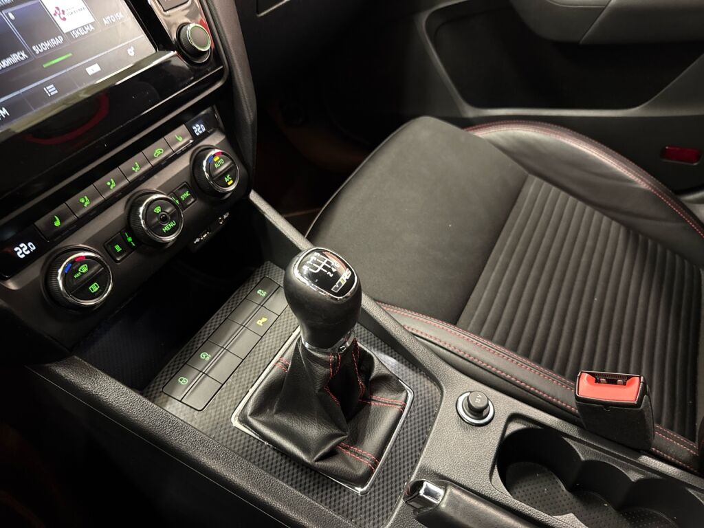 Skoda Octavia 2016 Valkoinen