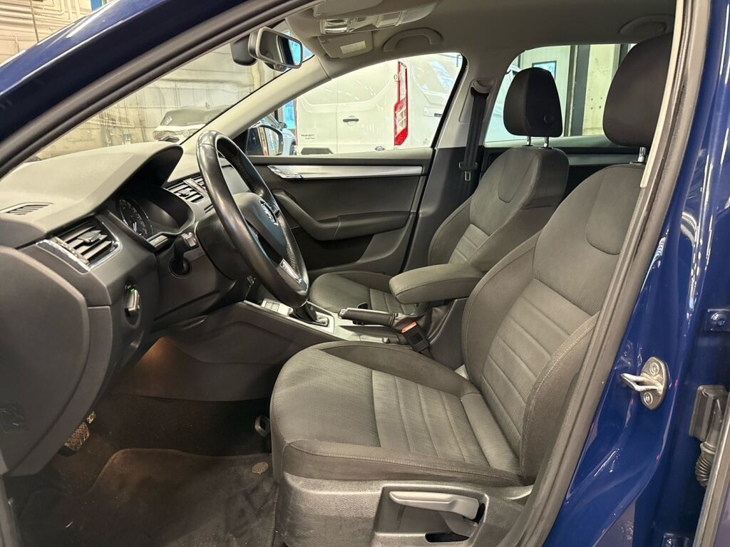 Skoda Octavia 2016 Sininen
