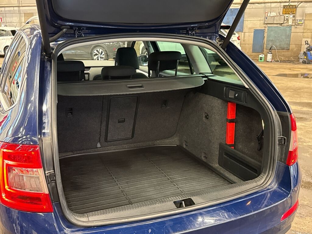 Skoda Octavia 2016 Sininen