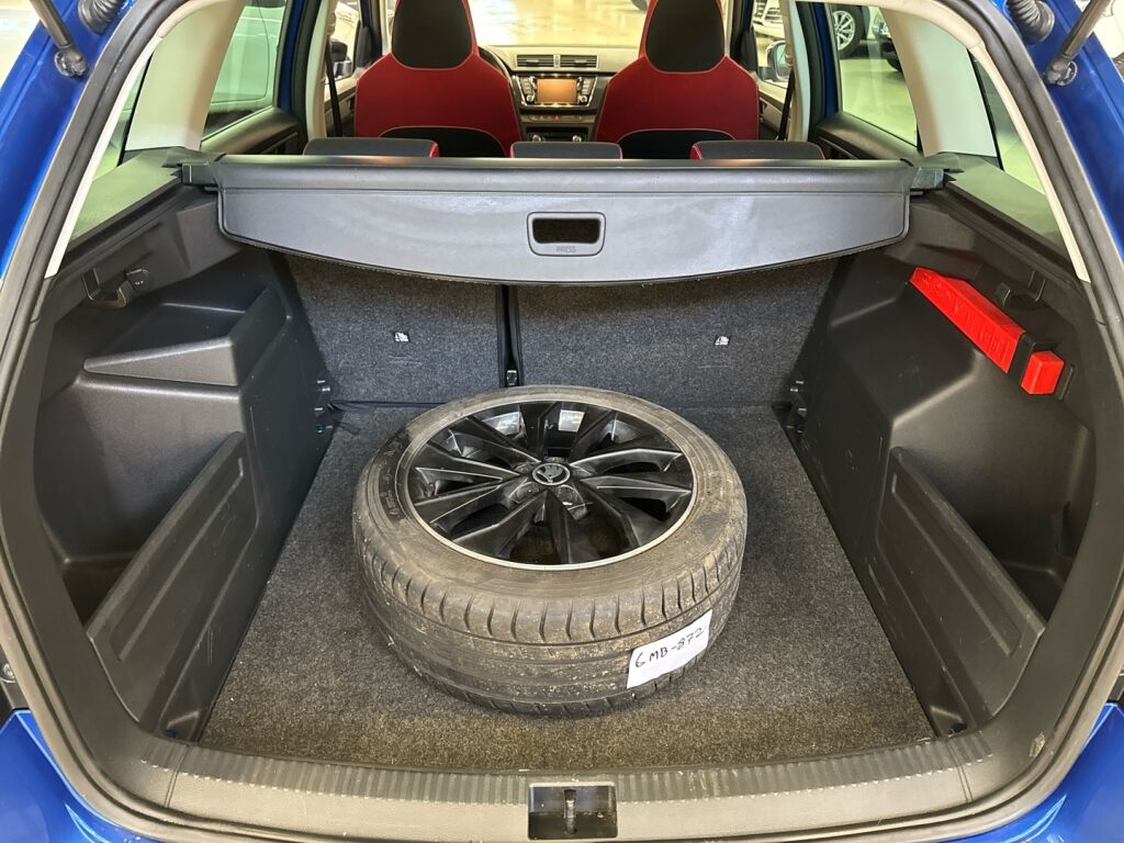 Skoda Fabia 2016 Sininen