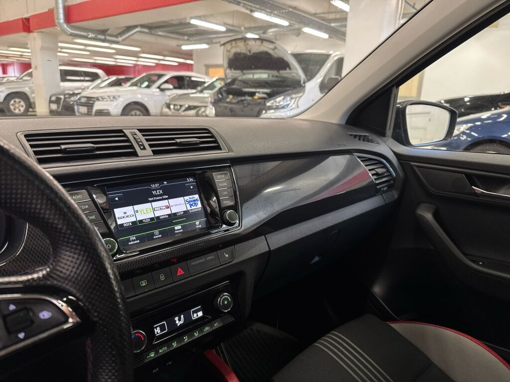 Skoda Fabia 2016 Sininen