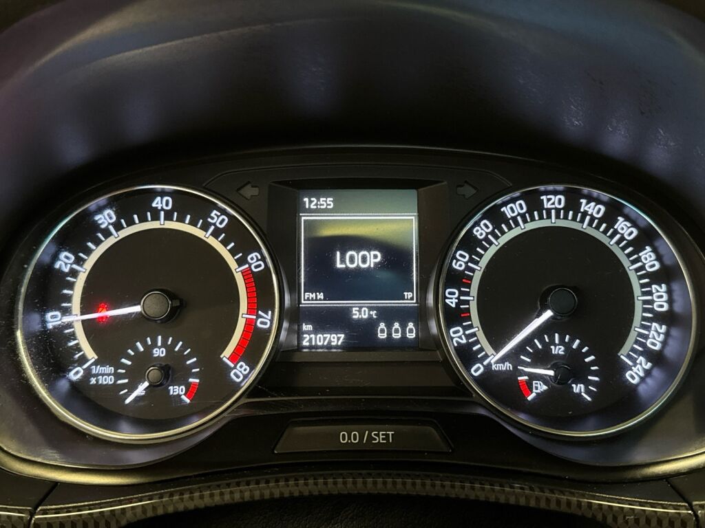 Skoda Fabia 2016 Sininen