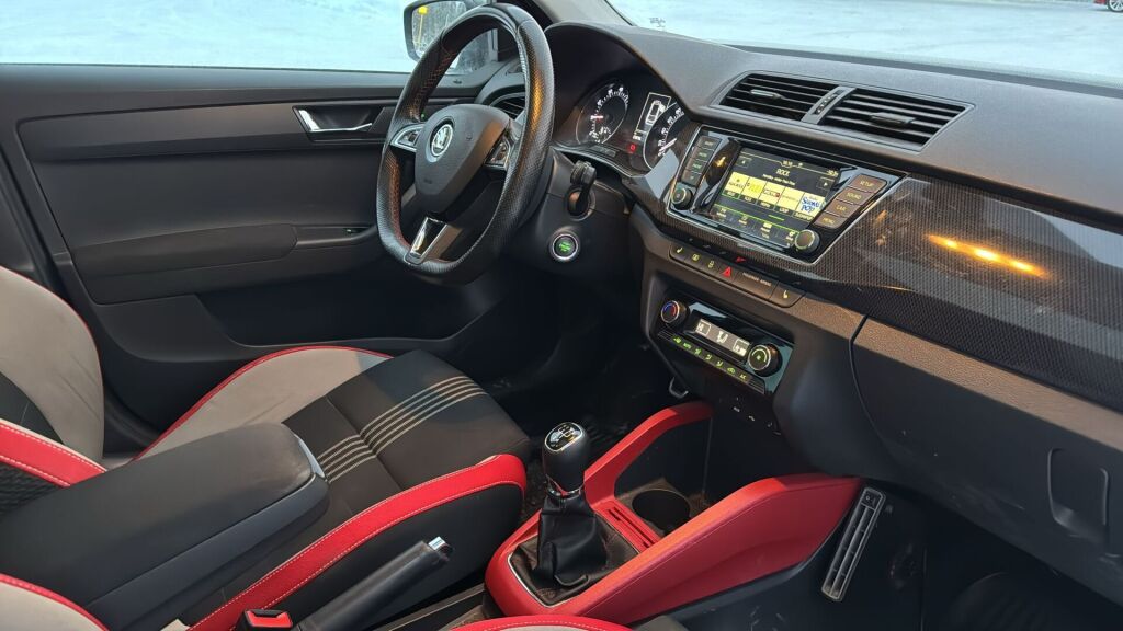 Skoda Fabia 2016 Sininen