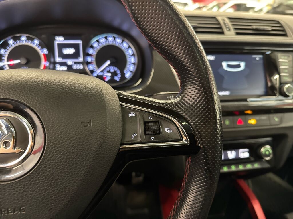 Skoda Fabia 2016 Sininen