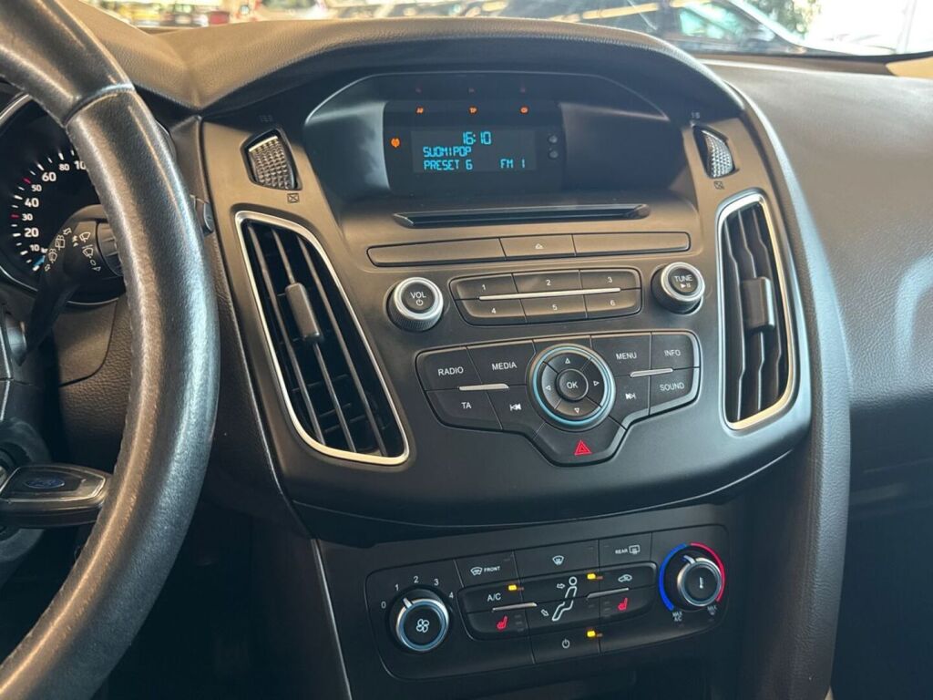 Ford Focus 2016 Valkoinen