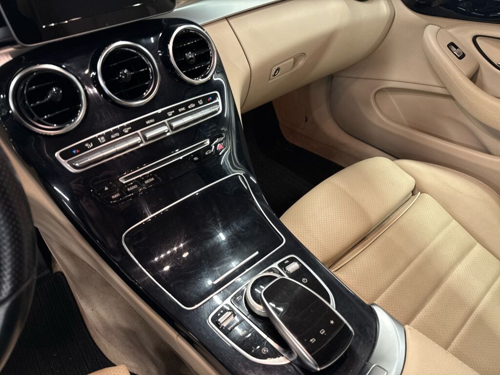 Mercedes-Benz C 2016 Punainen