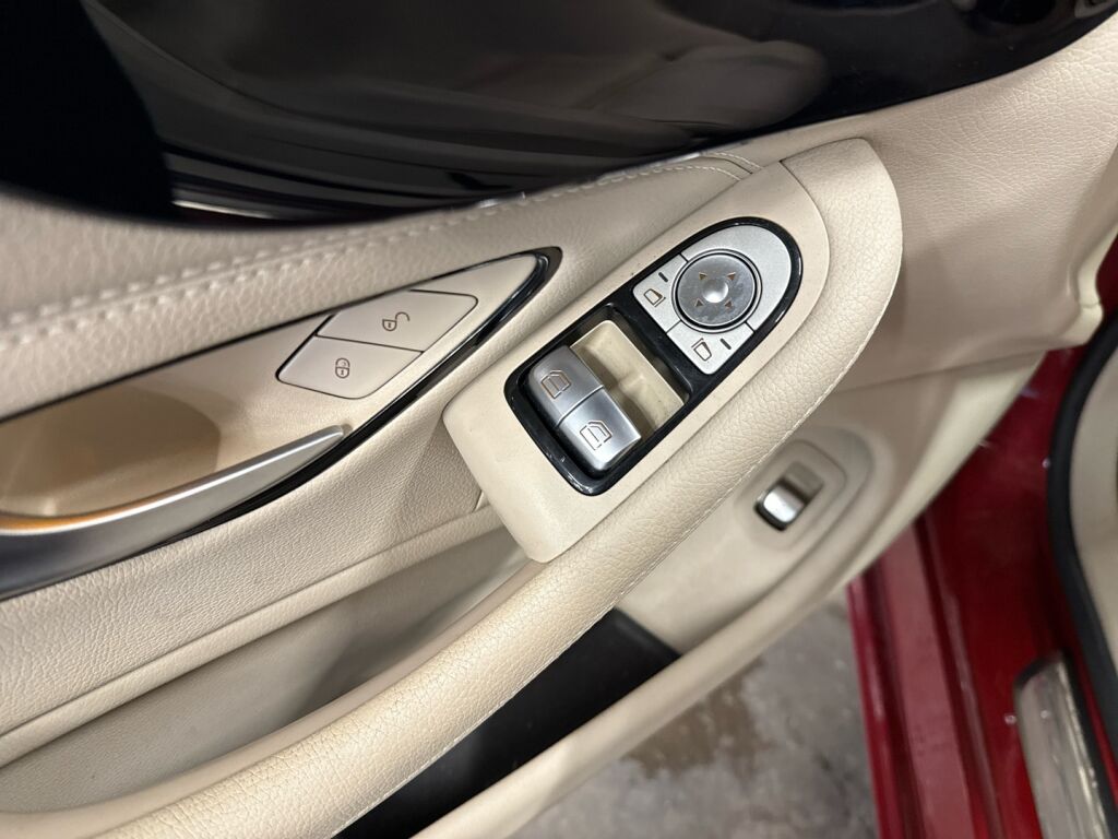 Mercedes-Benz C 2016 Punainen