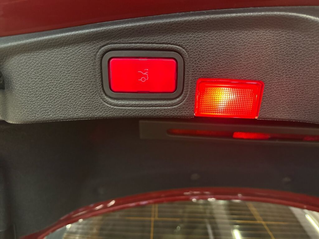 Mercedes-Benz C 2016 Punainen