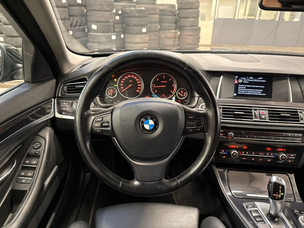 BMW 520 2016 Musta