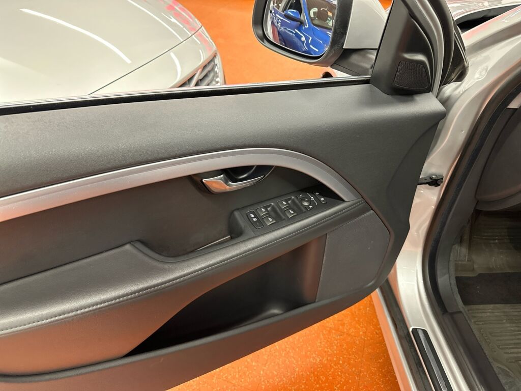 Volvo V70 2016 Harmaa