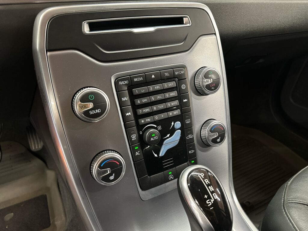 Volvo V70 2016 Harmaa