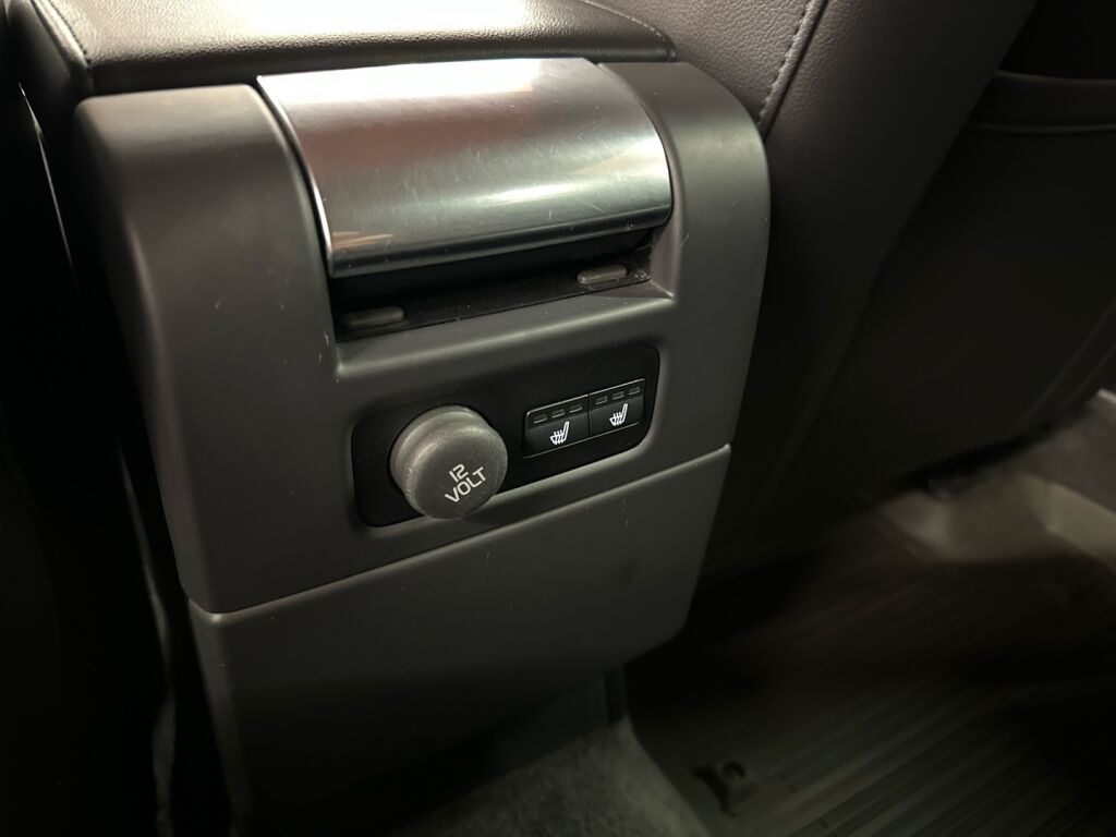 Volvo V70 2016 Harmaa