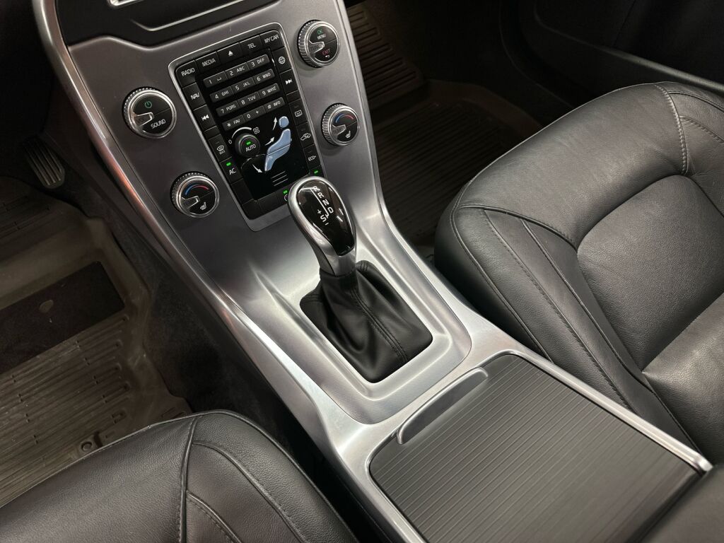 Volvo V70 2016 Harmaa