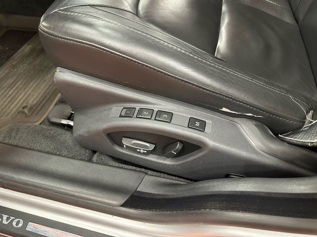 Volvo V70 2016 Harmaa