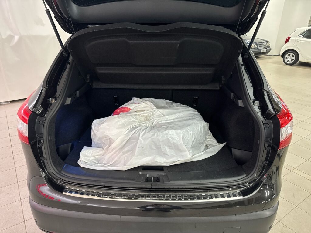 Nissan Qashqai 2016 Musta