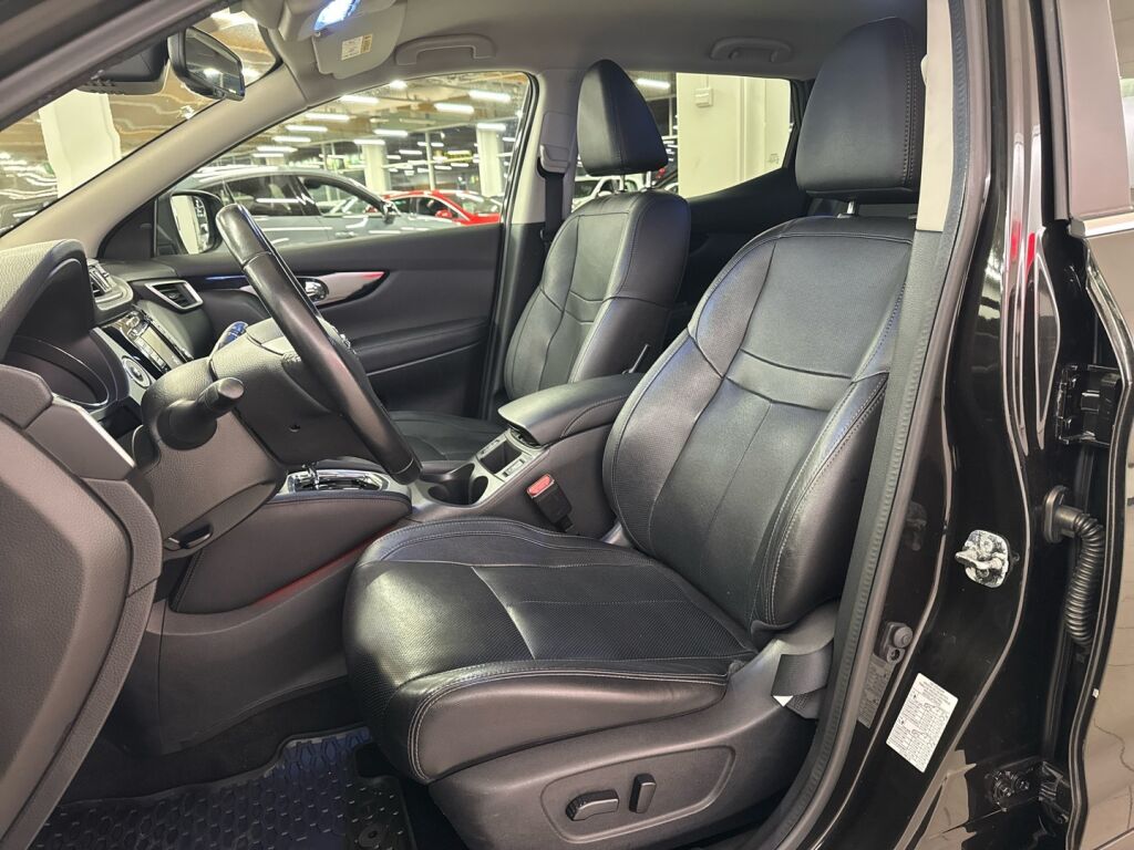 Nissan Qashqai 2016 Musta