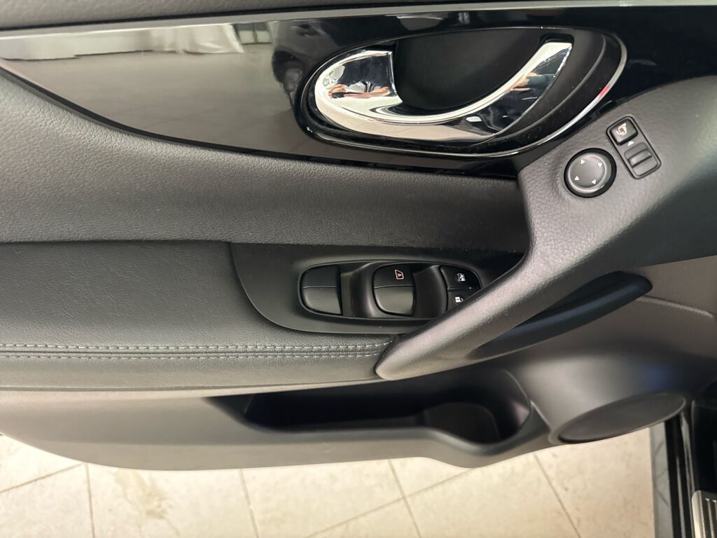 Nissan Qashqai 2016 Musta