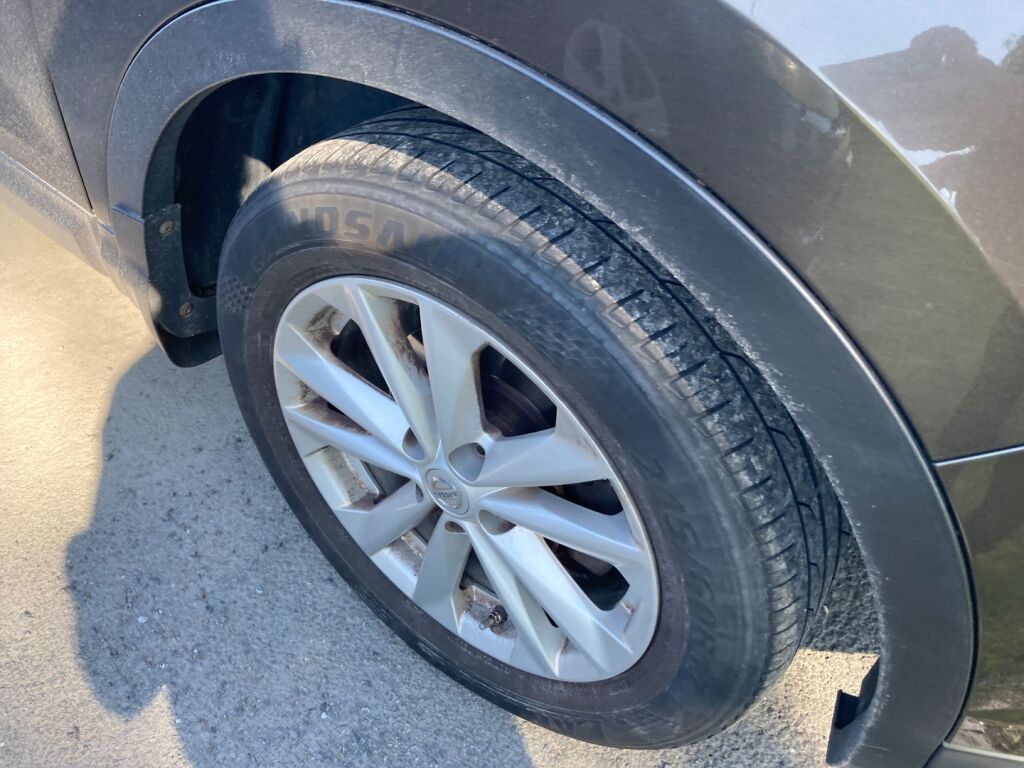 Nissan Qashqai 2016 Metallinhohto Ruskea (beige)