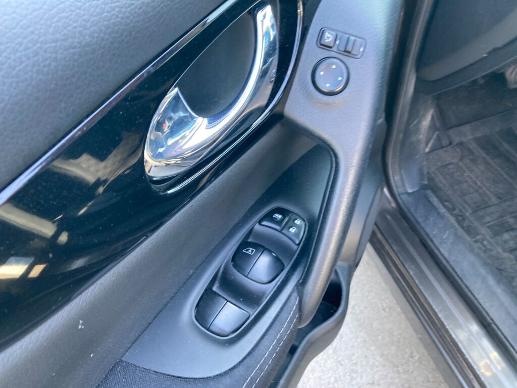 Nissan Qashqai 2016 Metallinhohto Ruskea (beige)